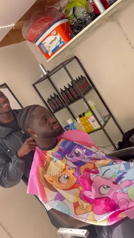 Funny barber pranks #funny #barberprank #funnybarber #prank #viral 