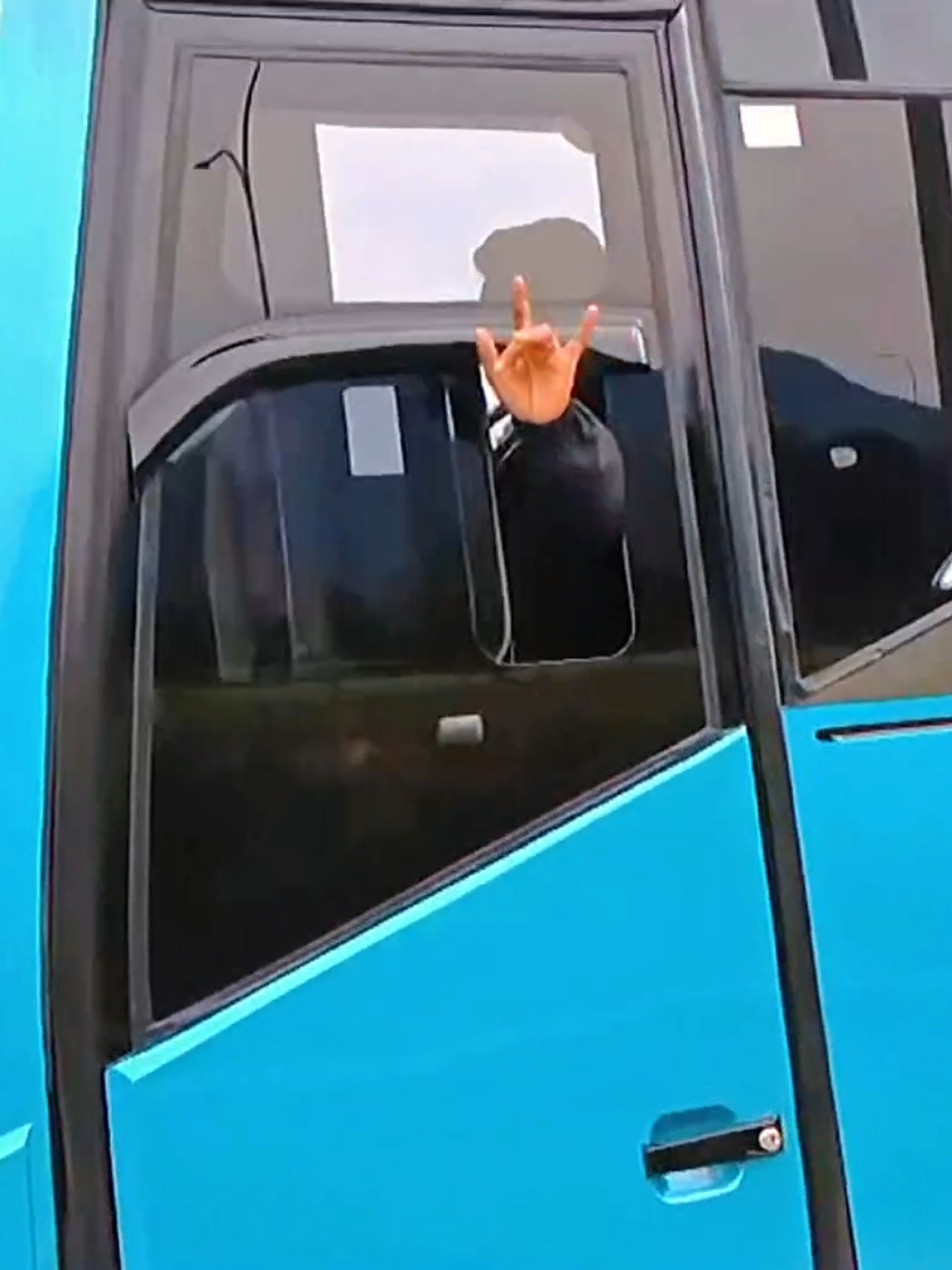 🤟 Jurasic Putra gemilang #busmania #buspariwisata #teloletbasuri 