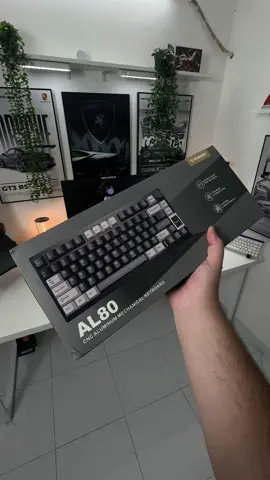 Unbox YUNZII AL80 – solid aluminum build, a handy knob, and a built-in display @YUNZII KEYBOARD thanks for sending this #yunzii #yunziial80 #mechanicalkeyboard #desksetup  #techtok 