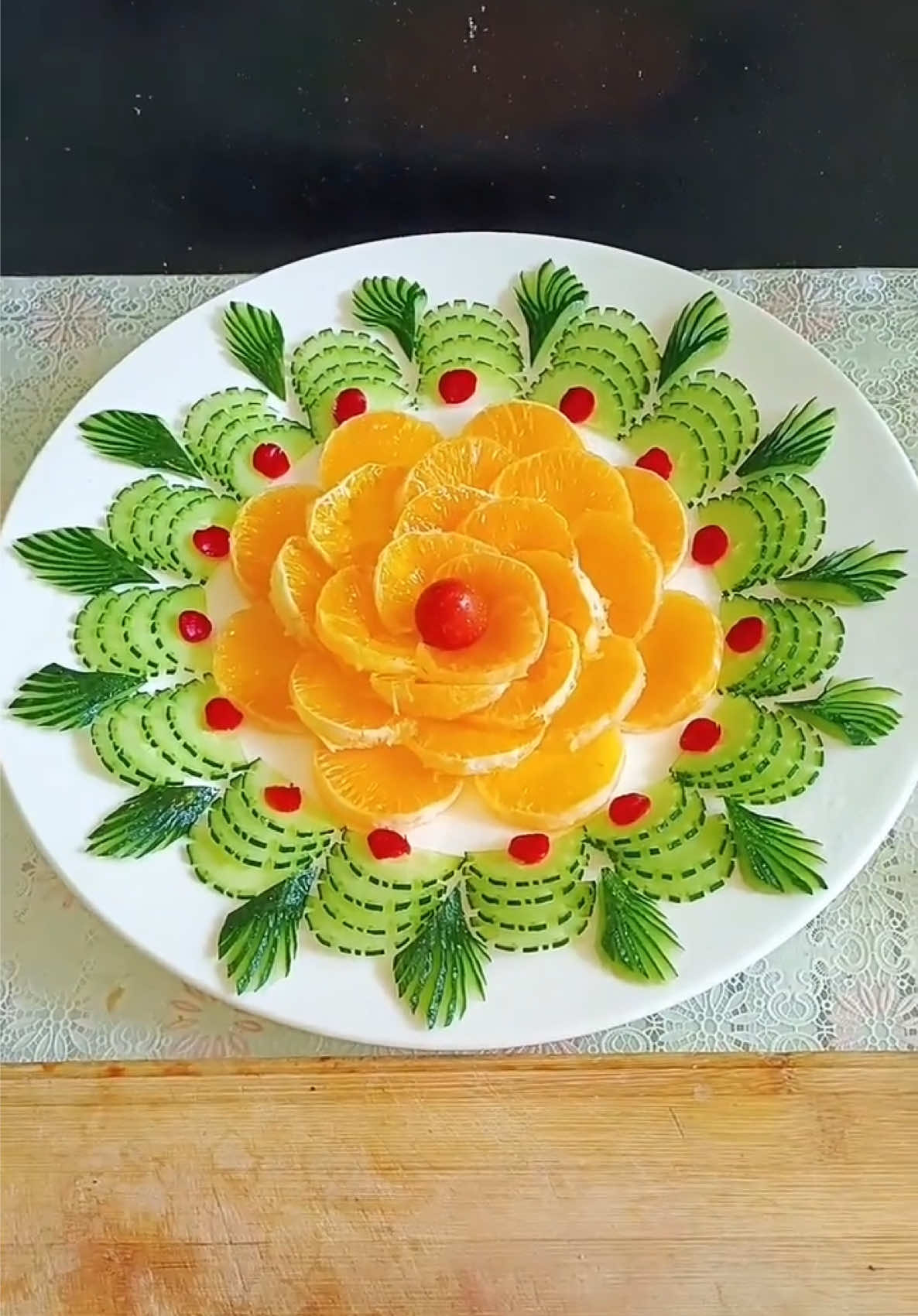 Creative fruit plate decoration #fyp #tiktok #chef #skills #carving 