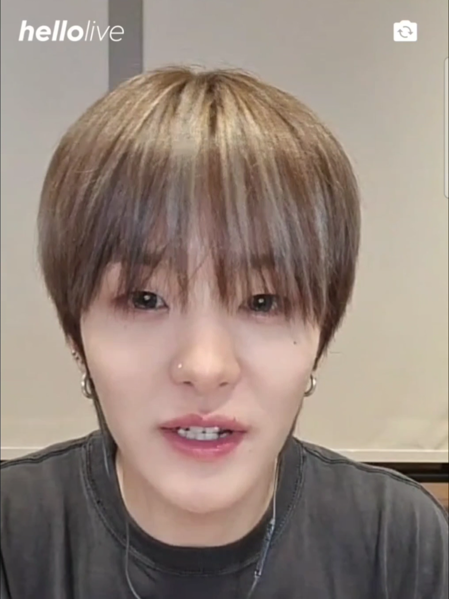 250904 HelloLive ❤️ What's your fave song from the Love Pulse album? 🐶 My fave song is 'Now Forever' #JIHOON #지훈 #ジフン #朴志焄