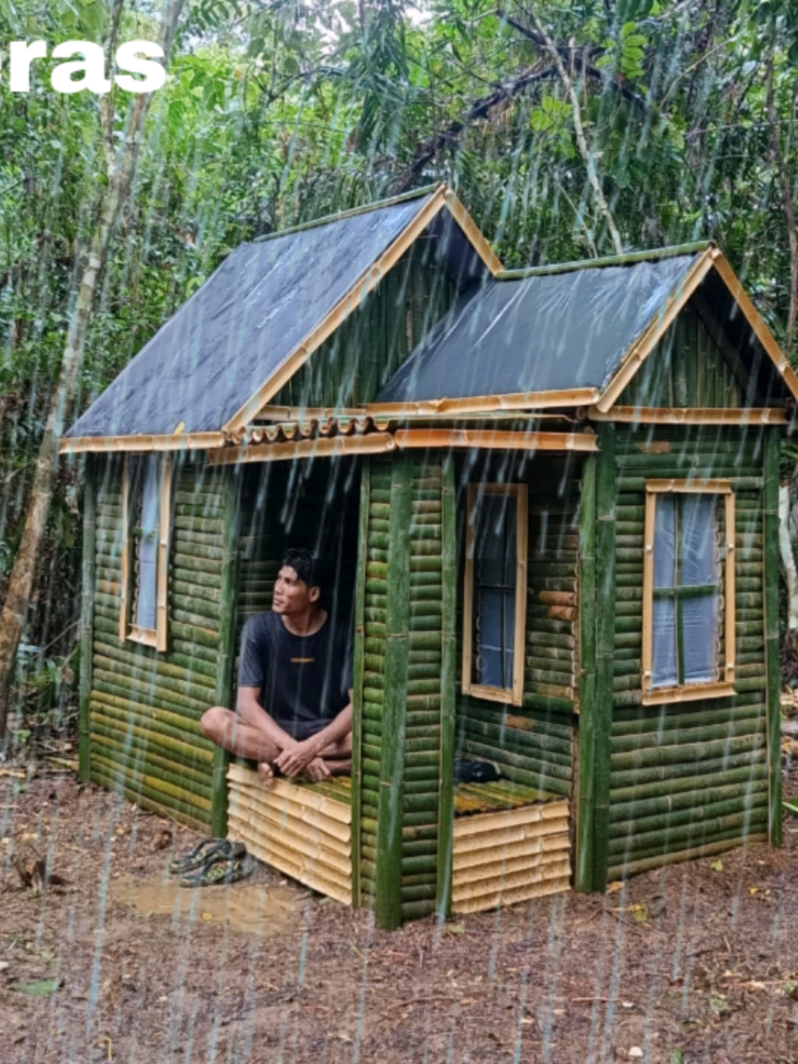 Camping hujan deras || Membangun shelter bambu di hutan belantara #camping #asmr #fyp 