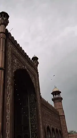 Lahore se mohabat🌚🫀🍃 SH A R E  AND  S A V E 🌸 𝙆𝙀𝙀𝙋 𝙁𝙊𝙇𝙇𝙊𝙒𝙄𝙉𝙂 🦋 ——————————— ✿@ahmesticx_1✿   ——————————— TURN 🔛 POST NOTIFICATION 🔔” ——————————— s ʜ ᴀ ʀ ᴇ ♻️ “🥰💕✨” • H A S H T A G S 💫 . . . . . . #spreadinglove_and_peace #Urdupoetry #urduadab #urduposts #urduzone   