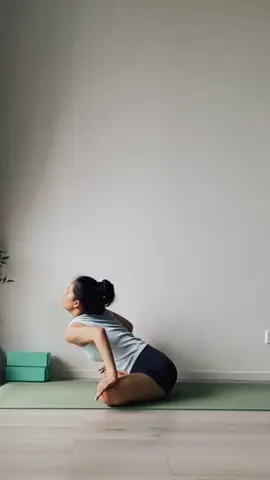 “Khi bạn thay đổi cách bạn nhìn mọi thứ, những thứ bạn nhìn sẽ thay đổi”♥️ #yoga #yogapose #yogaday #yogaonline #yogakem1 