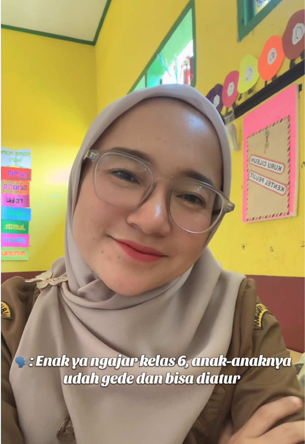 Iya udah gede tapi liat deh kelakuannya masih random 😭 #gurutiktok #gurumurid #gurukelas6 #gurusd #gurukreatif 