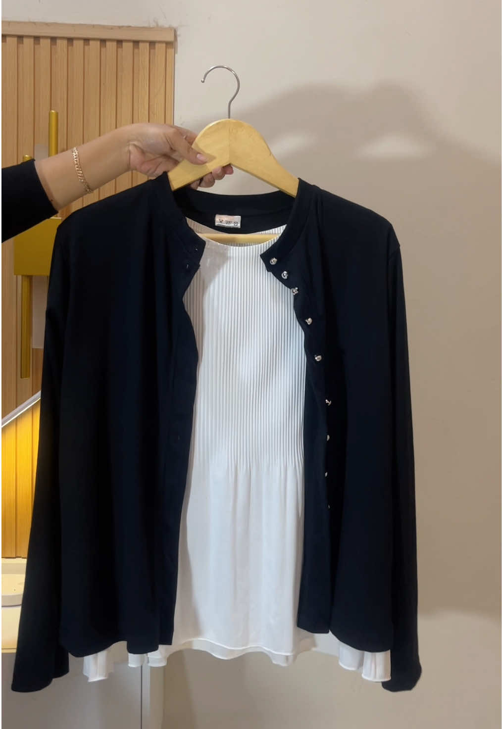 Udah paket lengkap sihh yang satu ini💕 #cardigan #innerplisket #topknit 