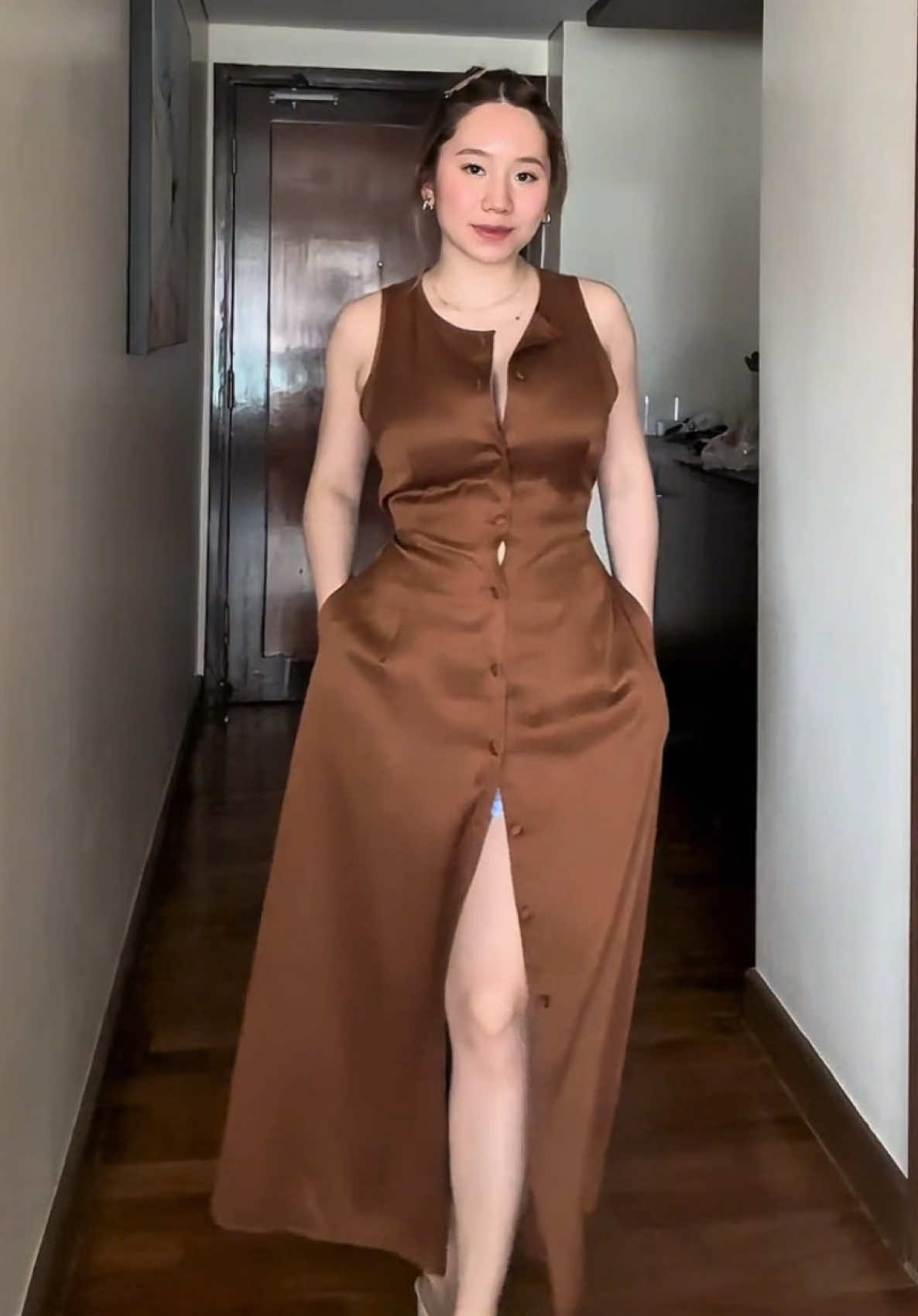 You’ll look snatched in this dress + it has pockets!! 🤎