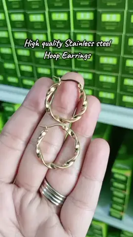 High Quality Stainless steel Twisted Hoop earrings #twistedearrings #stainlesssteeljewelry #nontarnishedEarrings #hypoallergenic 