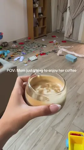 Every mom knows the struggle… just one sip of coffee without interruptions, please ☕✨😂 #momlife #pov #dailywithhend 