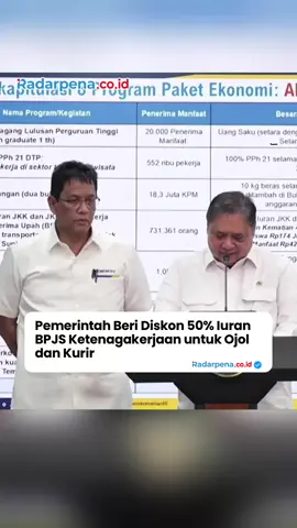 Pemerintah resmi memberikan potongan 50 persen iuran jaminan kecelakaan kerja (JKK) dan jaminan kematian (JKM) bagi pekerja bukan penerima upah (BPU) di sektor transportasi online. Program ini mencakup pengemudi ojek online, ojek pangkalan, sopir, kurir, hingga pekerja logistik. Menteri Koordinator Bidang Perekonomian, Airlangga Hartarto, menyebut kebijakan tersebut merupakan bagian dari delapan stimulus ekonomi 2025. Dana sebesar Rp36 miliar disiapkan BPJS Ketenagakerjaan untuk mendukung program yang menyasar 731.361 pekerja. Selain diskon iuran selama enam bulan, peserta juga akan mendapatkan sejumlah manfaat, di antaranya santunan kematian hingga 48 kali upah, santunan cacat 56 kali upah, beasiswa Rp174 juta untuk dua anak, serta santunan kematian senilai Rp42 juta. —-  #Radarpena #Radarpenanews #BPJSKetenagakerjaan #StimulusEkonomi #Ojol 