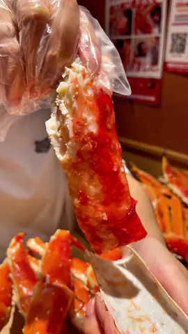 太すぎるタラバ蟹🦀 ┈┈┈┈┈┈┈┈┈┈┈┈┈┈┈┈┈┈┈┈ 🦀お店紹介🦀 かにざんまいは、蟹、お寿司の食べ放題で、カ二三昧の食体験を満喫できる、味と演出にこだわった食のテーマパーク! 身の詰まった大きな🦀蟹🦀を 驚きの価格で思う存分にお楽しみください! ～店舗情報～ 愛知県に7店舗、東京に3店舗、神奈川に1店舗、三重県に1店舗出店しております! ※店舗によって営業時間が異なるので、プロフィールリンクから各店舗チェックしてください。 ┈┈┈┈┈┈┈┈┈┈┈┈┈┈┈┈┈┈┈┈ #かに #蟹 #蟹食べ放題#かにざんまい#食べ放題