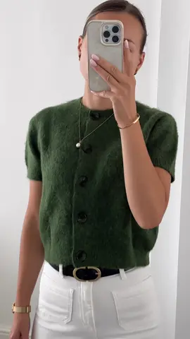 Cardi, denim and trainers on repeat 🍂🍂🍂 This short sleeve cardigan from ZARA ! Wow  #zaraoutfit#autumnoutfit#officewear#zarafashion#fallfashiontrends 