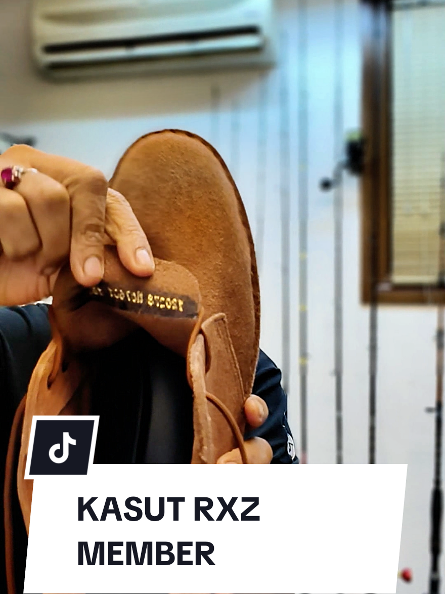 Bila lagi nak bergaya macam dolu2,Perbagai Warna Ada.Tak rugi grab awal2...jangan tunggu stock sampai habis. #rxzmember #stamfoc #tiktokmalaysia #kasutlelaki #styletips 
