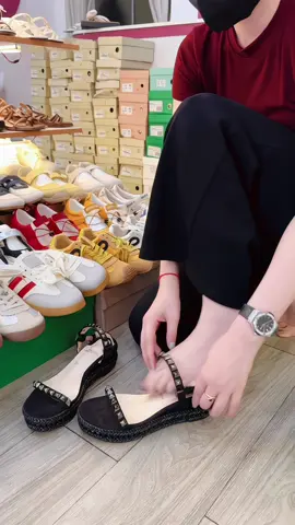 Vẫn Hot như thuở ban đầu🤭🤭 #dépxinh #trending #xuhuongtiktok #giàyđẹpchonữ #trầnmếnshoes 