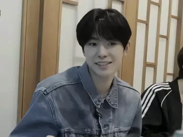 Sudah lima tahun aku dan Yushi bersama. Tidak ada kejutan-kejutan manis seperti di drama Korea. Tidak ada makan malam romantis bertabur lilin. Bahkan aku tidak bisa ingat kapan terakhir kali kami benar-benar kencan. Tapi anehnya, aku tidak pernah merasa kurang. Pagi ini, aku bangun dan mendapatkan pesan dari Yushi di ponselku. 