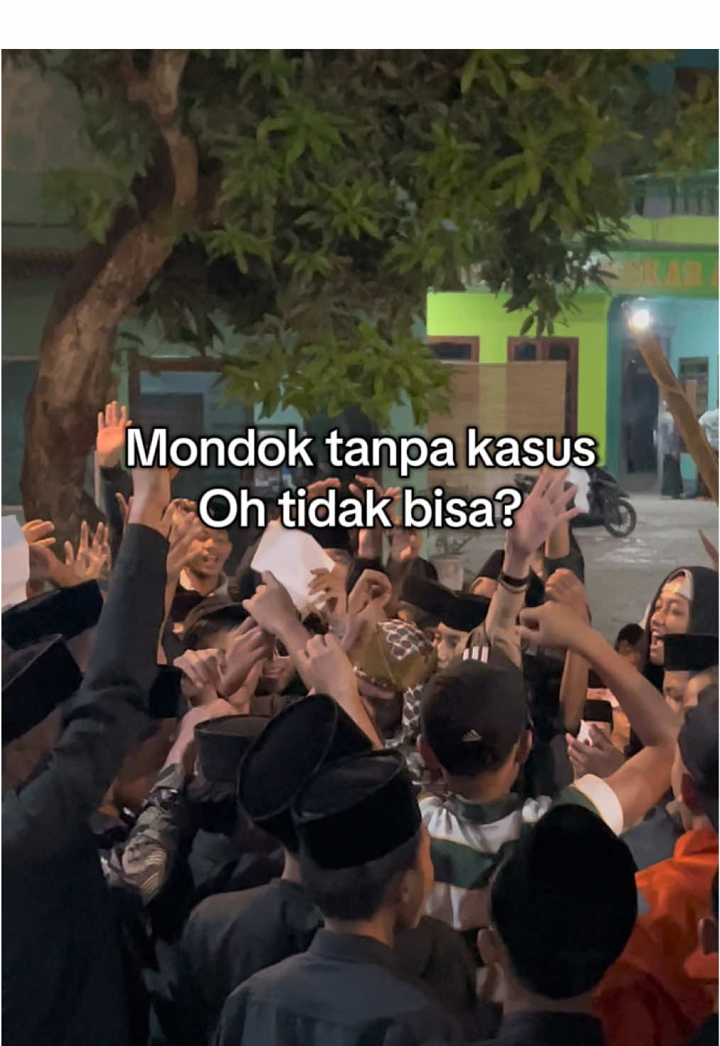 Awas di botak! #lewatberanda #santripondok #santrikeren #santriindonesia #foryoupage 