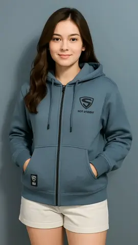Tampil gaya dan tetap hangat dengan Sky Street Hoodie! Hoodie berbahan fleece tebal dan lembut ini hadir dengan desain simpel namun trendi, lengkap dengan resleting depan dan logo bordir eksklusif. Cocok dipakai sehari-hari, untuk hangout, kuliah, hingga santai di rumah. Model unisex membuatnya pas untuk pria maupun wanita.