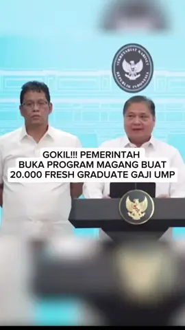Menteri Koordinator Bidang Perekonomian, Airlangga Hartarto, menyampaikan bahwa pemerintah akan memberikan gaji kepada ribuan fresh graduate yang mengikuti program magang di sektor industri. Besaran uang saku yang disediakan setara dengan Upah Minimum Regional (UMR). Airlangga menjelaskan, kebijakan ini dibuat untuk mempertemukan lulusan perguruan tinggi dengan kebutuhan dunia usaha. Baik lulusan sarjana (S1) maupun diploma (D3) bisa memanfaatkan stimulus tersebut. “Magang lulusan daripada perguruan tinggi dengan kriteria maksimum fresh graduate satu tahun, apakah itu S1, D3, dan yang lain, itu di-link and match-kan dengan dikerjasamakan dengan sektor industri,” sebut Airlangga di Kompleks Istana Kepresidenan, Jakarta Pusat, Senin (15/9/2025). Source: cnbcIndonesia #fyp #trending #viral #prabowosubianto #beritaviral 