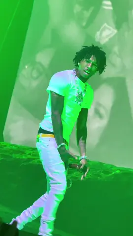 Chat, am I delusional or do we go together now? 🤣💚 #MASA #nbayoungboy #phoenix @NbaYoungBoy 