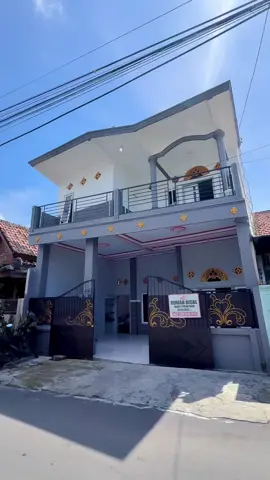 Di jual rumah 2 lantai di pusat kota banyuwangi. 5 menit dari stasiun banyuwangi kota 10 menit ke pantai boom banyuwangi 20 menit ke pelabuhan ketapang. Ada 4 kamar tidur 2 kamar mandi 1 mini musholla dan sudah bonus meja kursi dari kayu jati ya gengs. Luas tanah nya 105 mtr dan bangunan 120 mtr Sudah bersertifikat. Listrik nya 900 watt dengan Air PDAM Harganya 585 juta Nego ya. ☎️ 082 230 810 979 📌 Perumahan Kebalenan Baru Dua D13, Banyuwangi Kota #demenmakanbanyuwangi #properti #rumah #rumahdijual #homesweethome 