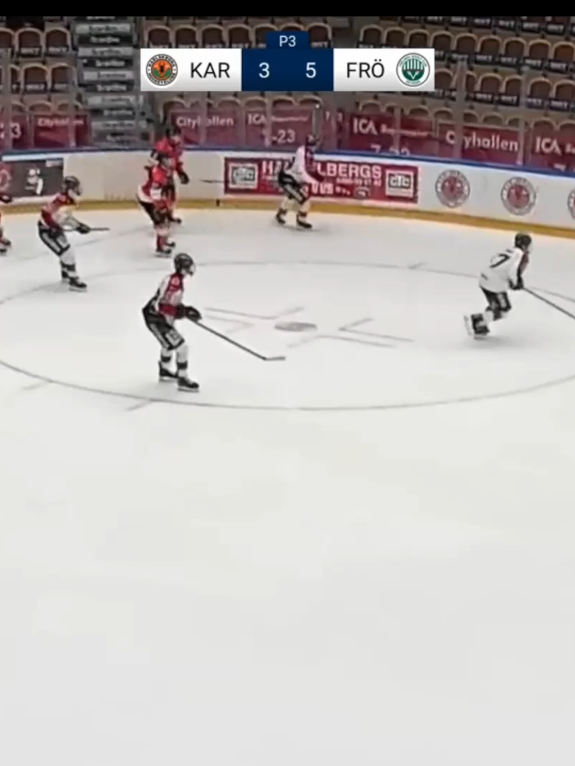 Mål @brattzigge assist @emilbohl1n #juniorhockey #hockeygame #hockey #ishockeyskill #hockeypractice