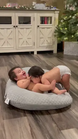 Twins are never bored #baby #babylove #happy #Love #funnymoments #funnyvideos #funnybaby #smileybaby #fyp #twins 
