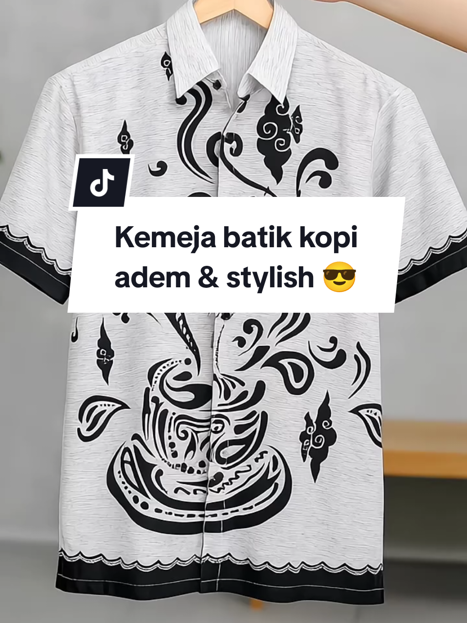 ✨ Kemeja Batik Kopi Pria Lengan Pendek ✨ Tampil percaya diri dengan kemeja batik pria modern, desain motif batik kopi eksklusif yang elegan, stylish, dan kekinian. ✅ Bahan adem & ringan – nyaman dipakai seharian ✅ Nyerap keringat – tetap segar meski banyak aktivitas ✅ Cocok untuk outfit casual pria, kerja, kuliah, atau hangout ✅ Nyaman dipakai seharian tanpa gerah ✅ Model kemeja pria lengan pendek terbaru ✅ Trend fashion pria 2025 Pilih kemeja batik keren ini untuk melengkapi OOTD pria kekinian: kemeja batik pria batik kopi lengan pendek kemeja pria modern kemeja pria casual fashion pria 2025 ootd pria kekinian #kemejapria #batikpria #ootdpria #fashionpria #bajubatik
