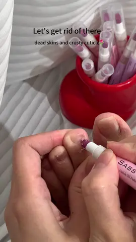 Obsessed with how this pen cuts my mani prep time! 💧 Glides on gentle nourishment, pushes messy cuticles neat fast—no fussy separate tools, just 2 seconds to sleek edges, perfect for busy mornings!#sassytip #cuticle #cuticleoil