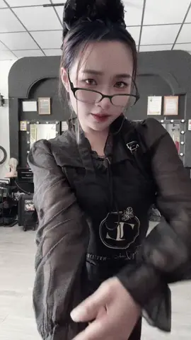 Đau tim thiệt chứ ,coi đừng có cừơi em nhoa anh chị 😘😘#haihuoc #khuacatvaoanhroi 🤣#xuhuong 