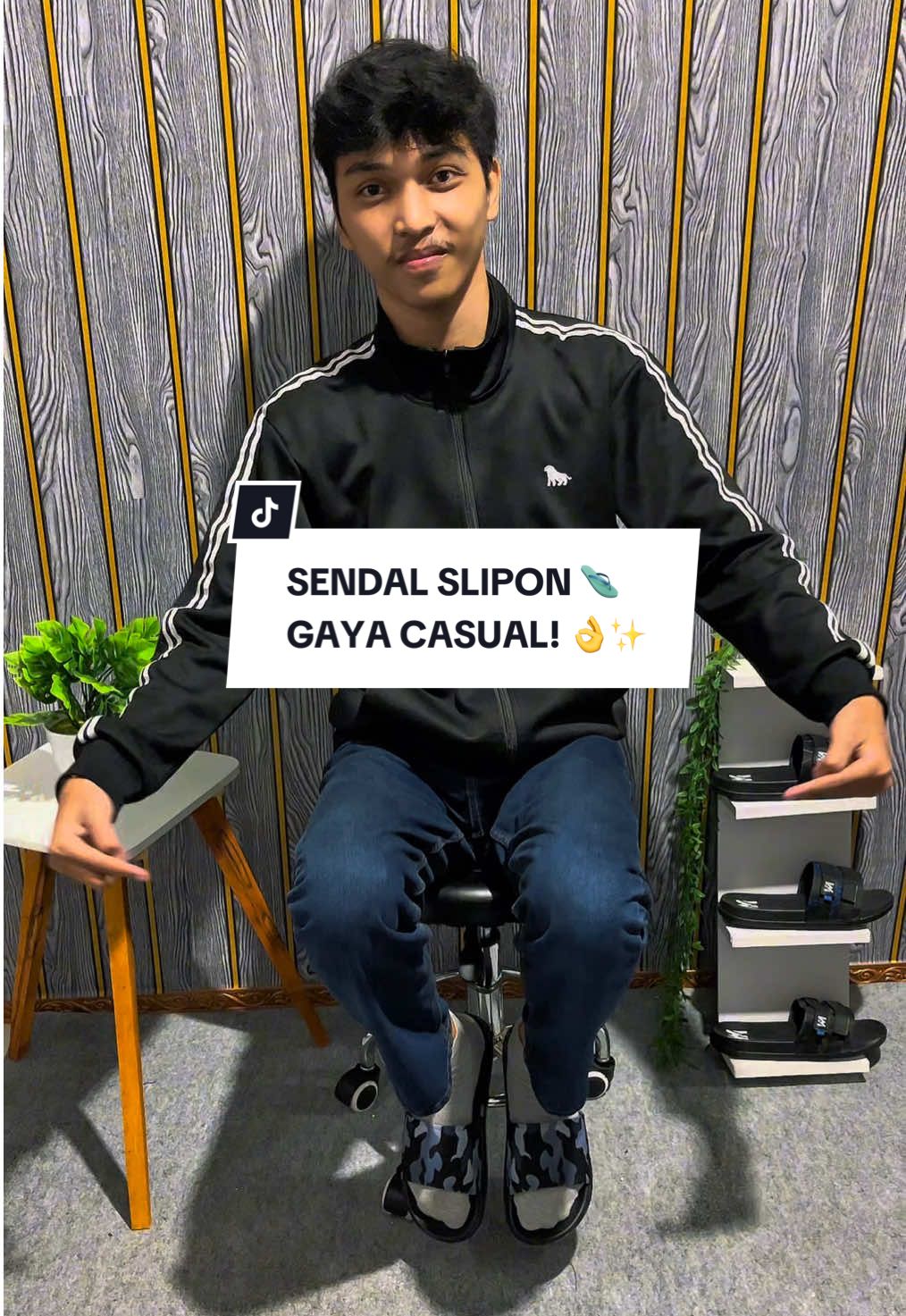 Outfit gak perlu ribet, cukup pake sandal ini udah auto keliatan keren.  #sendalpria #sendalslipon #sendalmurah #outfit #fyp 