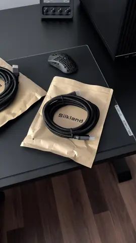 DisplayPort Cable 2.1 80Gbps 10 & 16.5 Feet Thank you @silkland_official for sending this #silkland #Tech #setup 