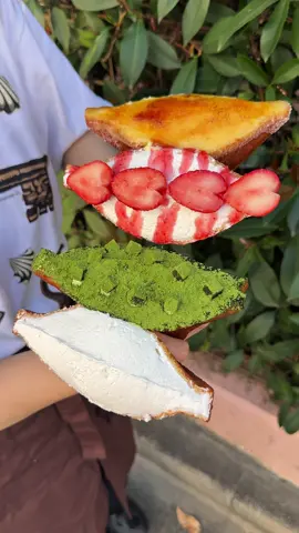 １つ100円で買えるホイップ好き歓喜の揚げサンド専門店🍞 揚げサンド 100円 揚げたてサクサクのパンに低糖質クリームがぎっしり詰め込んであって、メニューの種類もかなり豊富なサンドイッチ専門店が原宿にオープン！ 原宿店限定でドレスグレープもお洒落でおすすめでシンプルなホイップ味は1個100円で買えてコスパ最高です！ 🍚店名: Age.3×Q 住所: 東京都渋谷区神宮前2-27-10  最寄駅: 原宿駅から徒歩10分 営業時間:11:00〜19:00 定休日：不定休 #東京グルメ#Japanesefood#tiktokfood