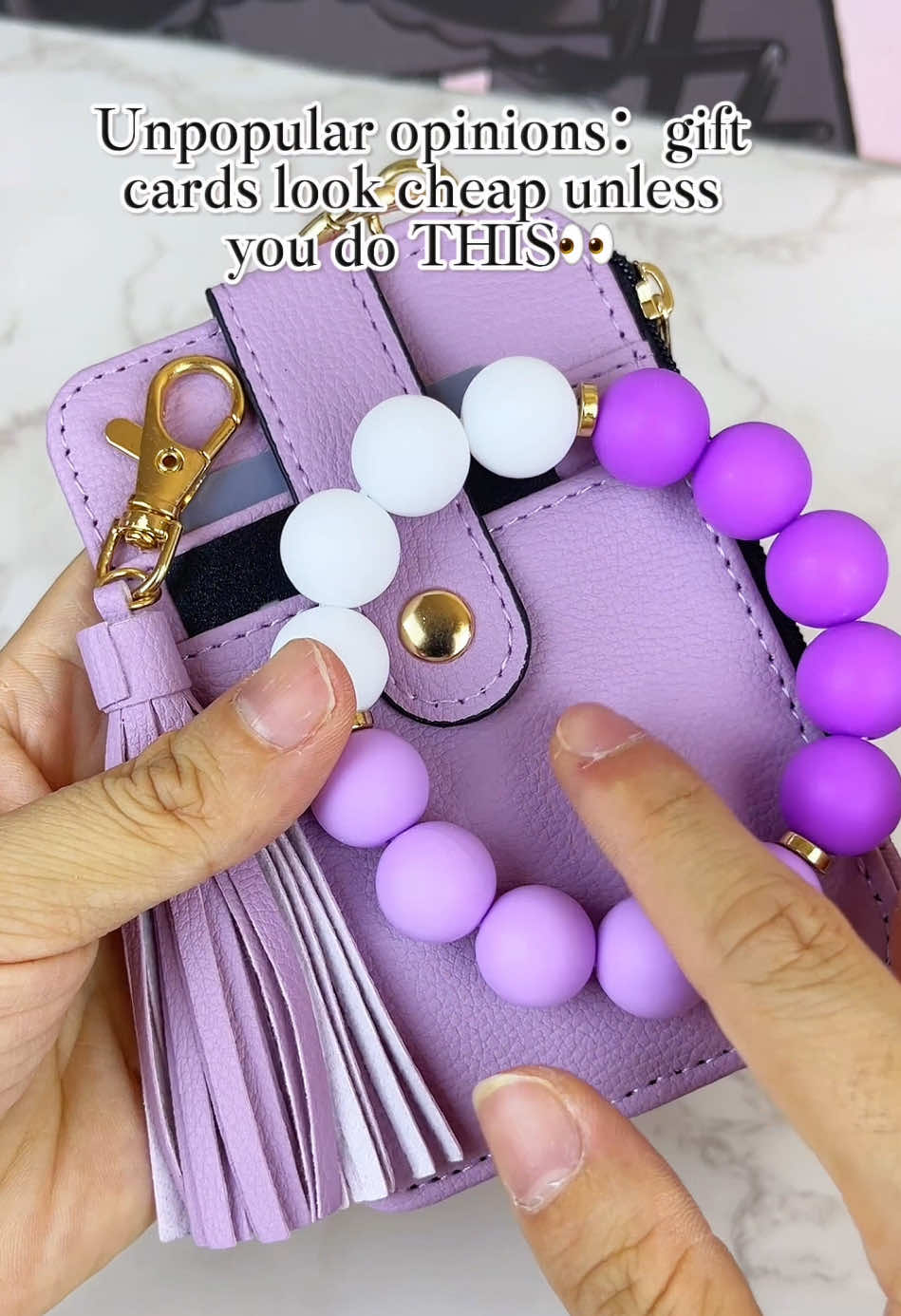 Skip the boring holiday gifts — this wristlet keychain wallet is practical, stylish, and just the right size to slip in a gift card for that extra thank-you. Perfect for teachers, coworkers, or anyone on your list. #HolidayGiftIdeas#KeychainWallet#TeacherGiftIdea#GiftCardHolder#EverydayEssential 