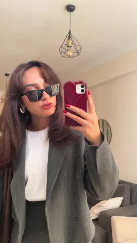 Konuşarak kombinimi anlatıyorum serimizde bugün ✨✨✨✨                               #outfitinspo #StreetStyle #whattowear #styleinspo #outfitideas #everydaylook #keşfetteyizzz #fy #fyp #trend 