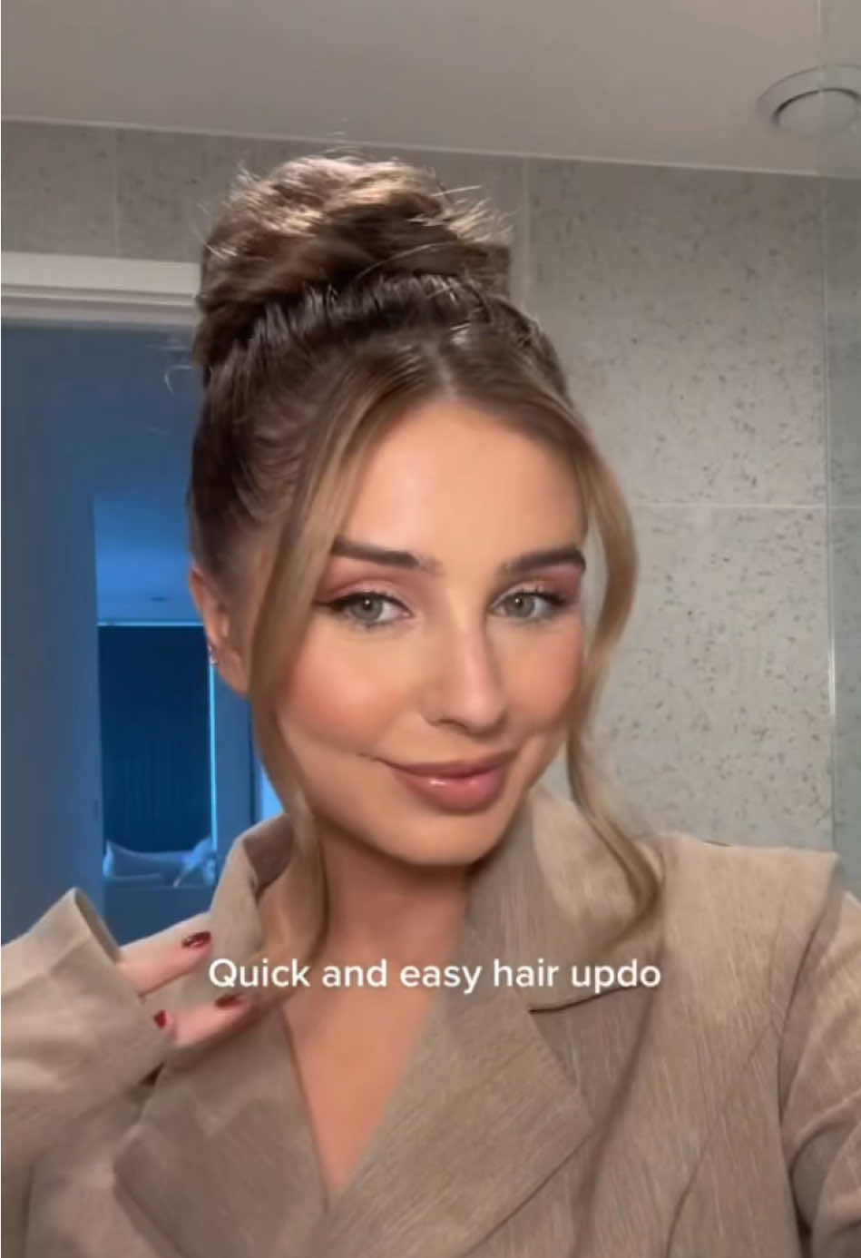 This bun goes well with a suit, making a person look very energetic ❤️❤️❤️#hairstyle #hairtok #hairtutorials #beauty #prettygirls 