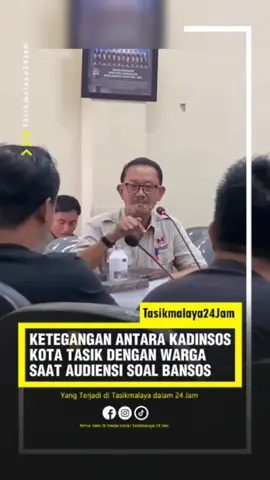 Kepala Dinas Sosial Kota Tasikmalaya Budi Rachman bersitegang dengan warga, saat Rapat kerja mengenai pendistribusian Bantuan Sosial (Bansos) kepada PKM dan Transparansi Data Eklude PKM, di Gedung DPRD Kota Tasikmalaya, Selasa (16/9/2025). #tasikmalaya #tasikmalaya24jam #dinsos #bansos #tasikhits 