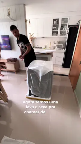 ✨ Nossa lava e seca Midea HealthGuard 11kg! 🧺 Compacta, moderna e cheia de funções que já estão facilitando demais minha rotina: lava com água quente, tem função vapor, higienização extra e ainda dá pra controlar tudo pelo aplicativo no celular 🔥📱 É praticidade de verdade para quem quer roupa limpa, cheirosa e bem cuidada no dia a dia 💙 #LavaESeca #Midea #RotinaPrática #CasaNova #DicasDoLar 