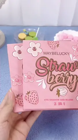 Bảng phấn mắt phải có cho những cô gái tràn đầy năng lượng, với vỏ màu hồng và dập nổi dâu tây, nó quá ngọt ngào sau khi trang điểm#strawberry #eyeshadow #makeup#beauty#strawberrylight 