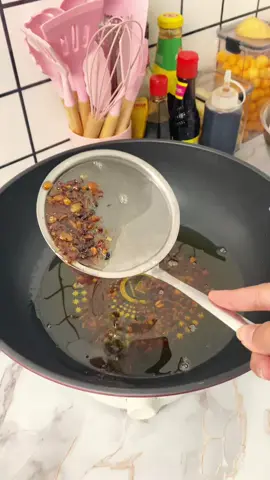 Pakai saringan ini, minyak bersih lagi #fyp #saringan #saringanminyak #stenlissteel #praktis 