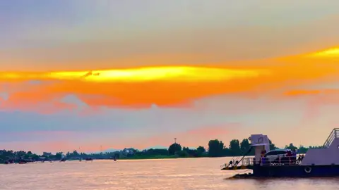 Quê ở An Giang đi phà buổi chiều thấy cảnh Núi nè #music #chill #nhachaymoingay #nhacnaychillphet #xuhuong #quehuongmientay #quehuong #binhyen #canhdepthiennhien 