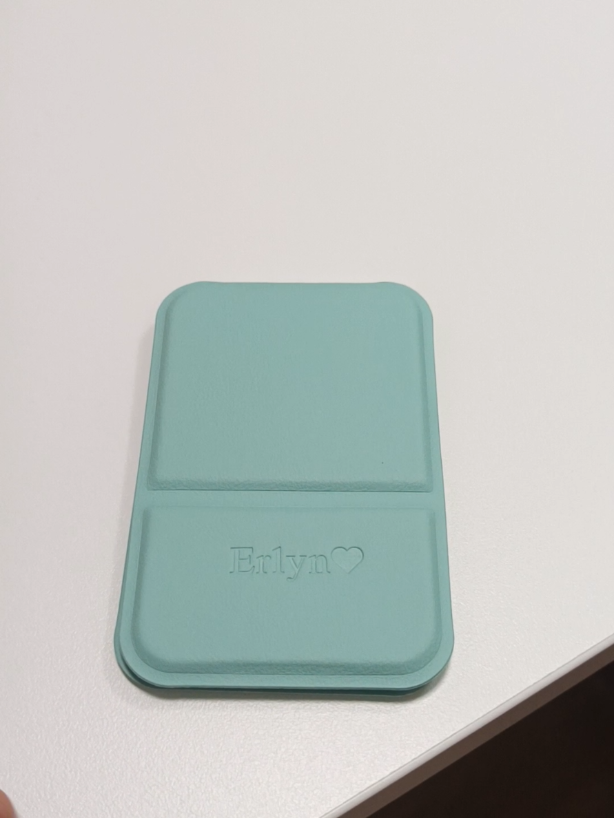 Gift idea for your officemates and friends 🎁🎁 Affordable but not cheap. #smallmirror #giftideas #foldablemirror #mirror #christmasgift 