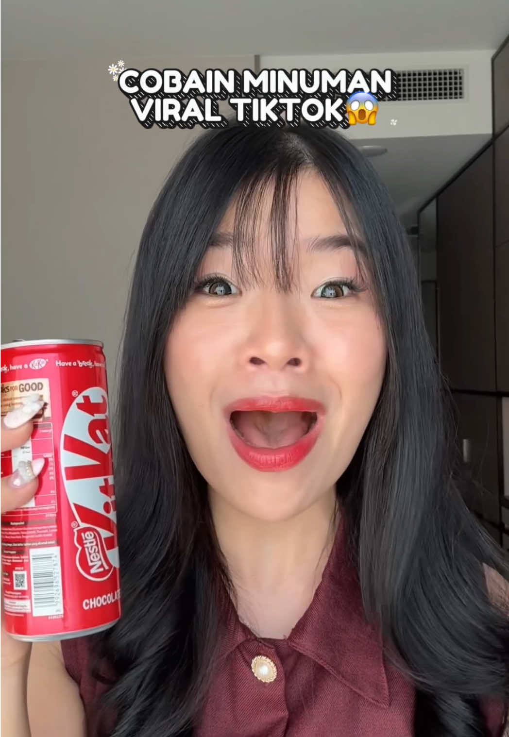 COBAIN MINUMAN VIRAL?! TERNYATA RASANYA…😱😱   buat kalian yang mau hunting makanan-makanan viral bisa dateng ke TikTok FoodFest di Hutan Kota GBK tanggal 11-12 Oktokber 2025, banyak tenant2 makanan viral!!! #FoodFestonTikTok #KitKatChocolateDrink #AdaBreakAdaKitKat @KITKAT_ID 