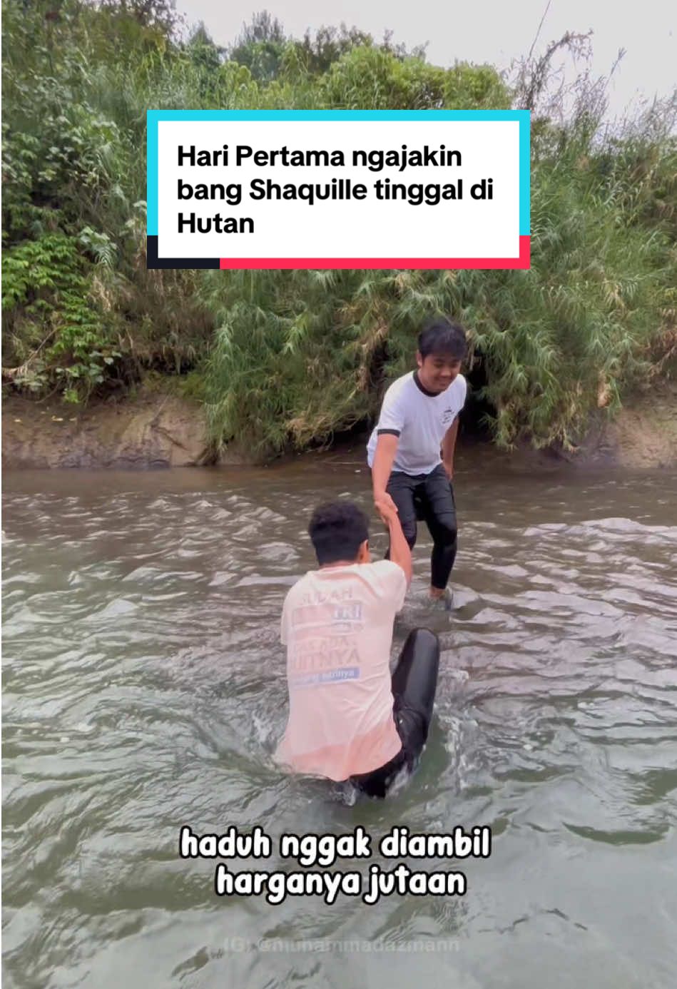 Gara-gara drone nyangkut, harus banget nyebrangin sungai untuk ngambil, lumayan cukup deres tapi seru⁉️🤩 #azmannis #azmanannis #shaquilleannisaoy #shaquilleelshirazy 