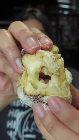 Under 25 mins series: Milky cheese donut na super creamy with Alaska all purpose cream 🧀🍩   #MilkyCheeseDonuts  #Under25Mins #FoodiePh #merienda #cheeserecipe 