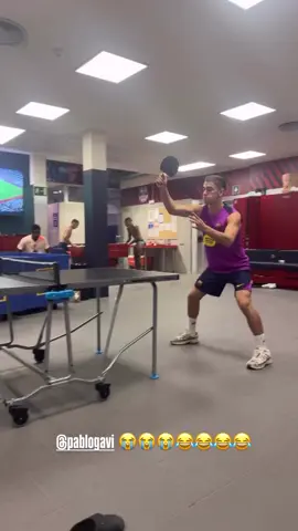 🤯🏓 ¡GAVI SE PONE LOCO JUGANDO AL PING PONG! 🎥/ IG: lamineyamal #tiktokfootballacademy #deportesentiktok 