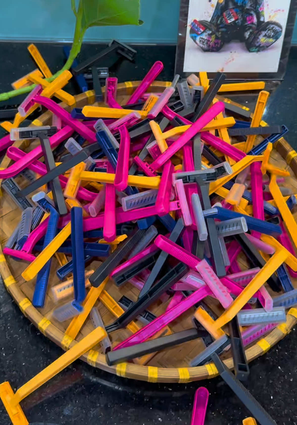 Combo 30 cây dao cạo râu nhiều màu #emkieutaphoa #daocaorau #daocaorausai1lan #combo30caydaocaorau #daocaorautienloi