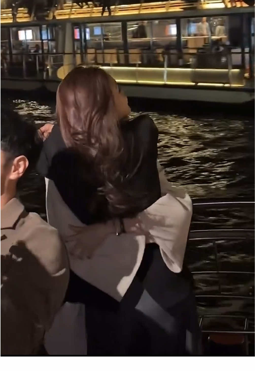 Đôi khi những điều đơn giản mà lại làm ta say sưa☺️🤍  #อิงล็อต #engfawaraha #charlotteaustin🤍🐰 #englotisreal #1stdinnerwithenglotinparis 