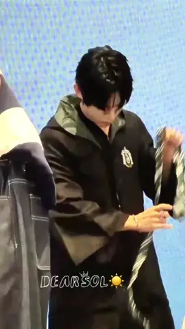 He only wears a tie but,,,,, 😭😭😭😭 #STEVEN #STVN #AHOF #아홉 