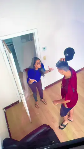 A câmera não era para a segurança?  #casal #humor #viral #comedia #viralvideos 