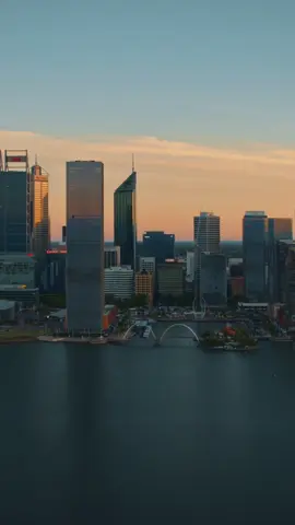 Watching the sun rise over Perth reminds us of endless possibilities and a fresh start to the day. Aerial views captured with our drone photography bring the city to life from a new perspective. #DronePhotography #WesternAustralia #PerthViews #AustraliaViews #Perthisok #Thisisperth #djiglobal